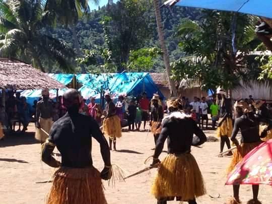 Singsing with spears