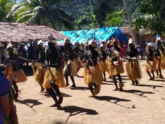 Singsing with spears